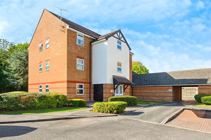 2 Bedroom Flat For Sale In Lee Close, Stanstead Abbotts, Ware, SG12