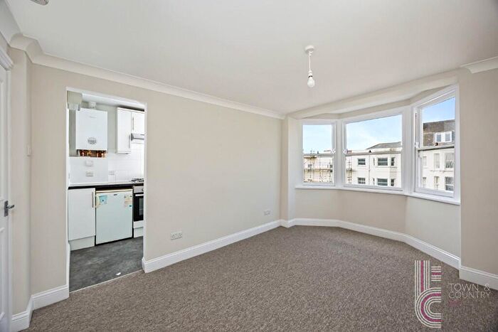 2 Bedroom Flat For Sale In Lower Rock Gardens, BN2