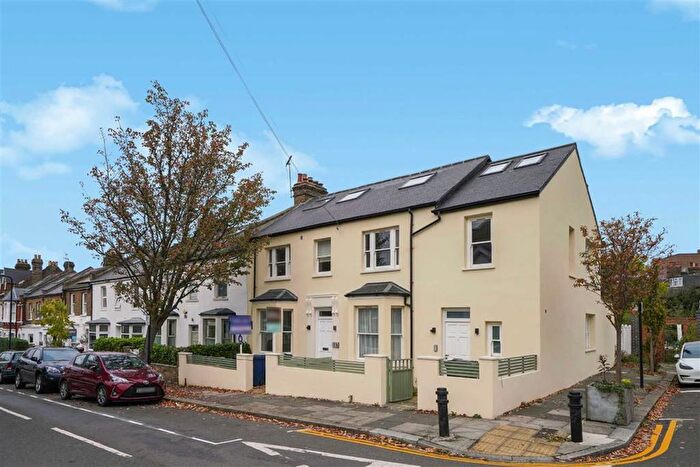 2 Bedroom Flat For Sale In Brougham Road, Acton, W3