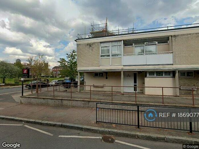 3 Bedroom Flat To Rent In Cooks Road, London, SE17