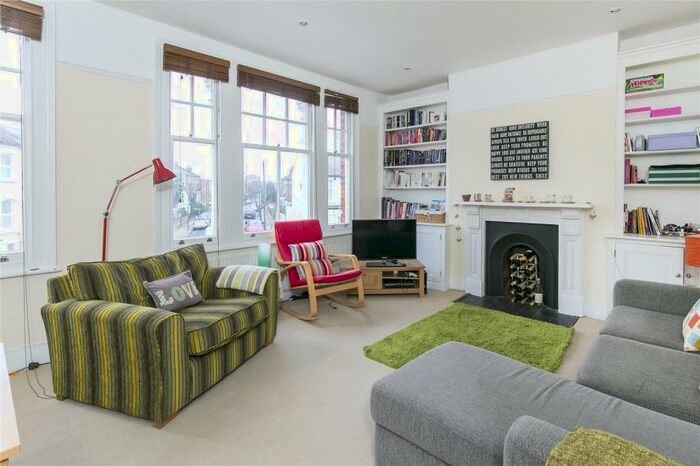 2 Bedroom Apartment To Rent In Cavendish Road, Balham, London, SW12
