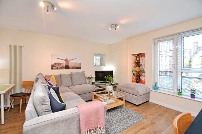 2 Bedroom Flat To Rent In Holyrood Road, Edinburgh, EH8