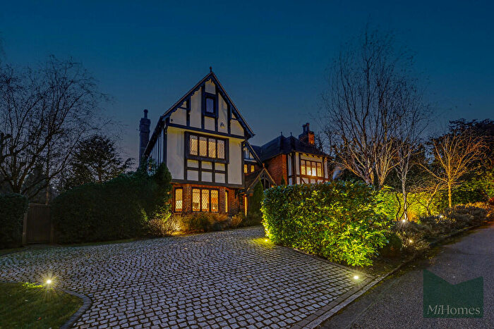 4 Bedroom Detached House For Sale In Pagitts Grove, Hadley Wood, EN4