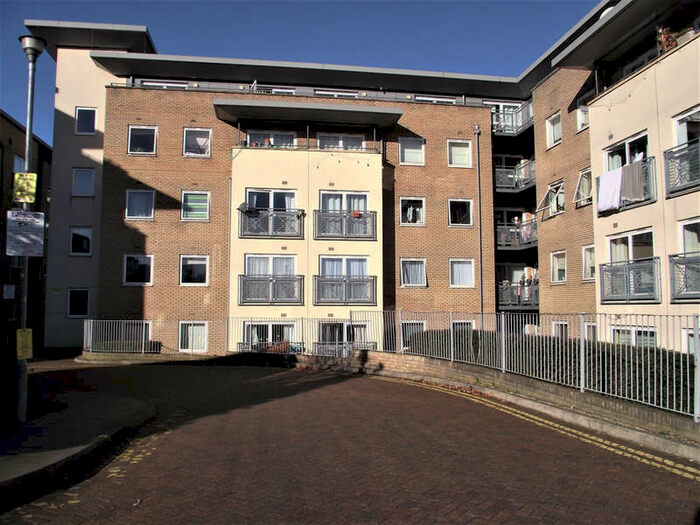 2 Bedroom Flat To Rent In Gean Court, N11