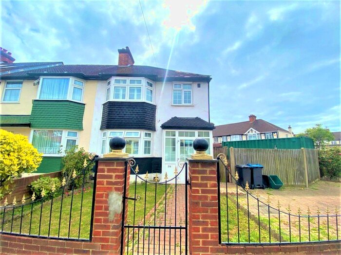3 Bedroom End Of Terrace House To Rent In Sherwood Park Road, Mitcham, CR4
