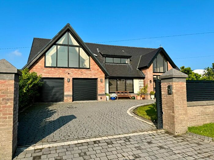 4 Bedroom Detached House For Sale In Bryning Lane, PR4