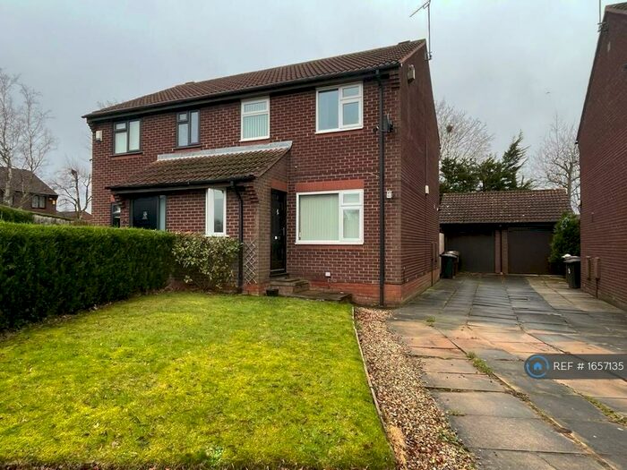 3 Bedroom Semi-Detached House To Rent In Woodthorne Croft, Leeds, LS17