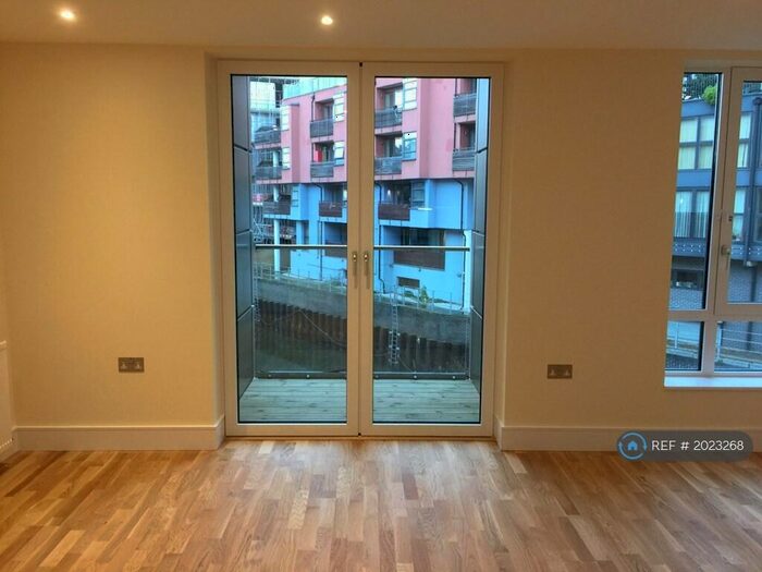 3 Bedroom Flat To Rent In Birkdale House, London, E14