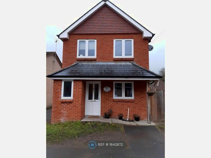 3 Bedroom Detached House To Rent In Newtown Road, Liphook, GU30