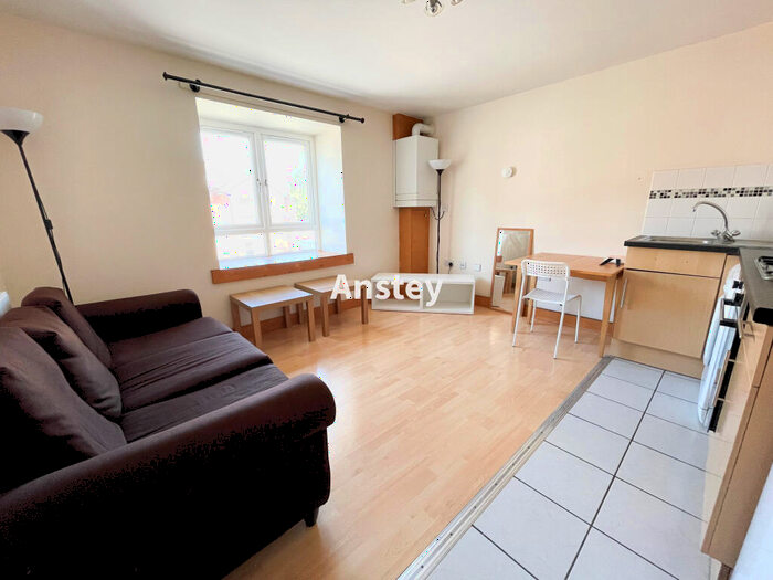 2 Bedroom Flat To Rent In Portswood Road, Southampton, Hampshire, SO17