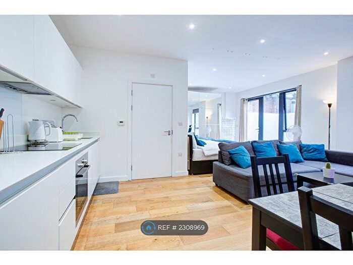 Studio To Rent In Waleorde Road, London, SE17