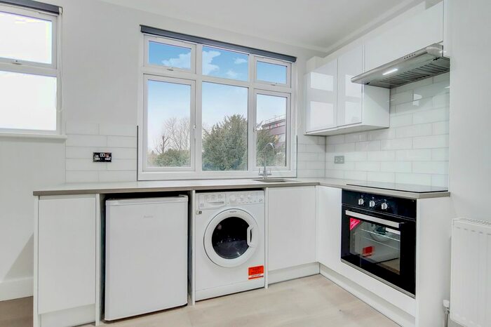 Studio To Rent In Golders Green Road, London, NW11