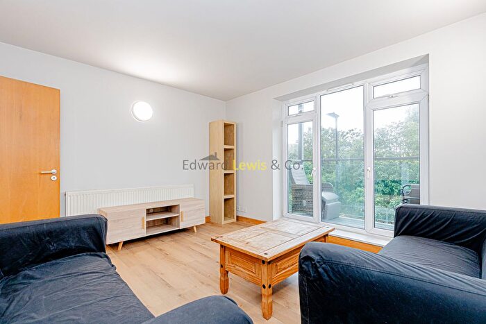 2 Bedroom Flat To Rent In Downs Lane, London, E5
