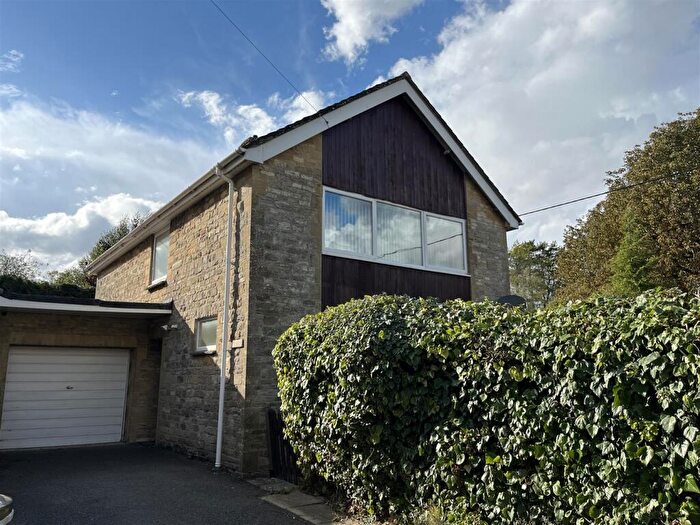3 Bedroom Link Detached House To Rent In Barns Lane, Burford, Oxfordshire, OX18