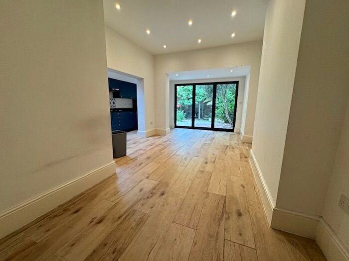 2 Bedroom Flat To Rent In Harberton Road, Archway, N19