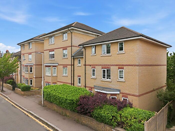 2 Bedroom Flat For Sale In Alveston Square, South Woodford, Redbridge, London, E18
