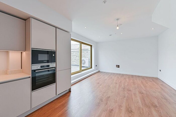 2 Bedroom Flat For Sale In Carpenters Mews, Wandsworth, London, SW17