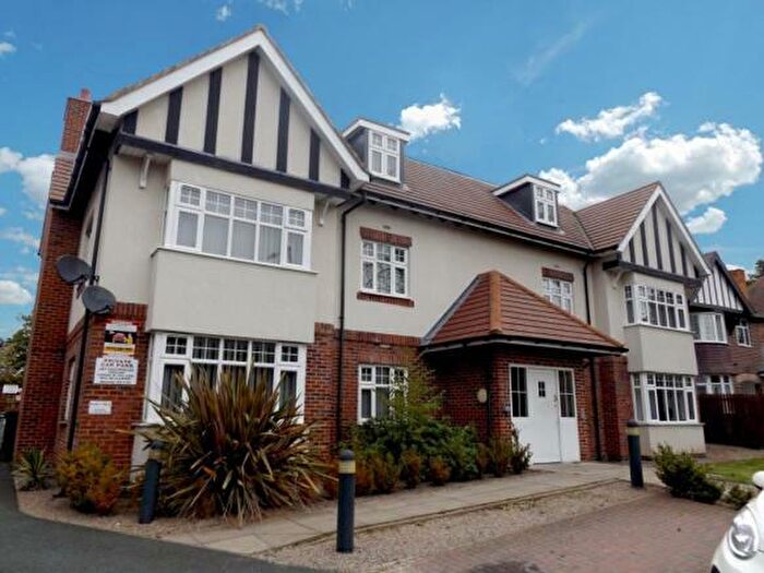 2 Bedroom Flat To Rent In Rectory Road, Sutton Coldfield, West Midlands, B75