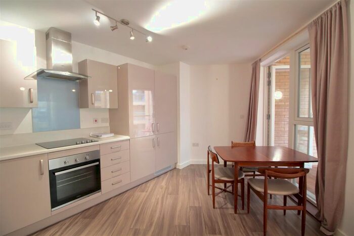 1 Bedroom Flat To Rent In Loughborough Park, London, SW9