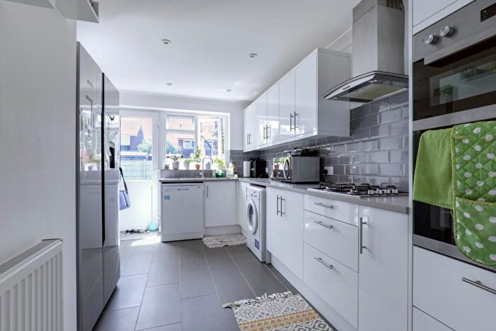 4 Bedroom Semi-Detached House For Sale In Lower Road, Teynham, Sittingbourne, Kent, ME9