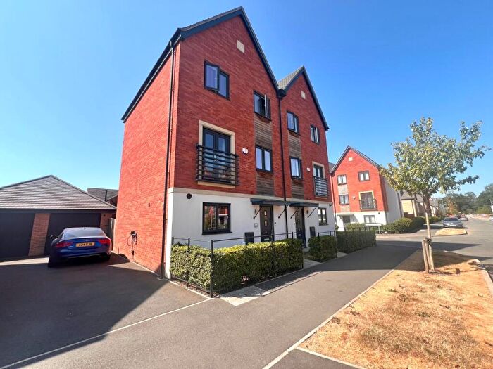 3 Bedroom Town House For Sale In West Street, Upton, Northampton, NN5