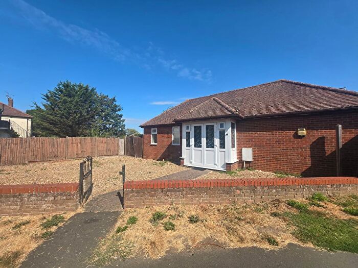 3 Bedroom Bungalow To Rent In Bed Gilpin Way, Harlington, Hayes, UB3