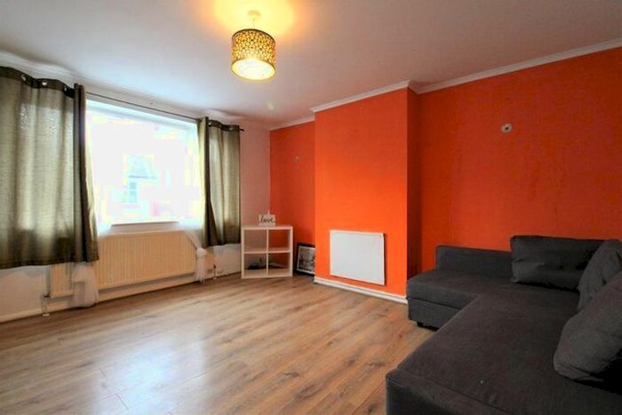 3 Bedroom Flat To Rent In Tillotson Road, Edmonton, N9