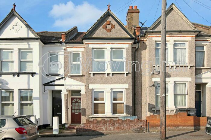 3 Bedroom Flat To Rent In Park Road, South Norwood, London SE25