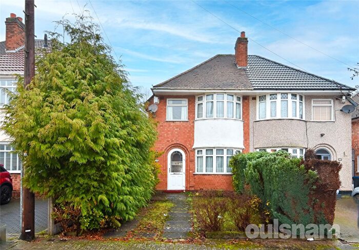 3 Bedroom Semi Detached House For Sale In Loxley Avenue, Warstock, Birmingham, West Midlands, B14