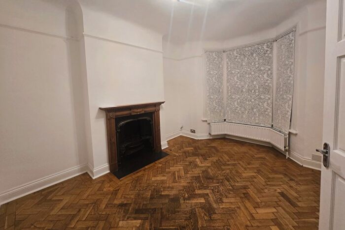 3 Bedroom Terraced House To Rent In Graveney Road, London, SW17
