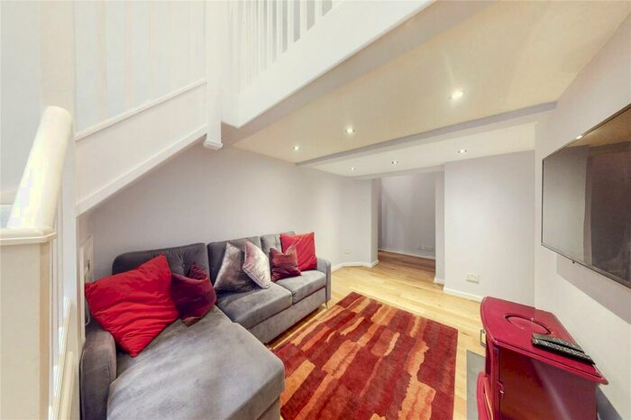 1 Bedroom Apartment To Rent In Imperial Hall, EC1V