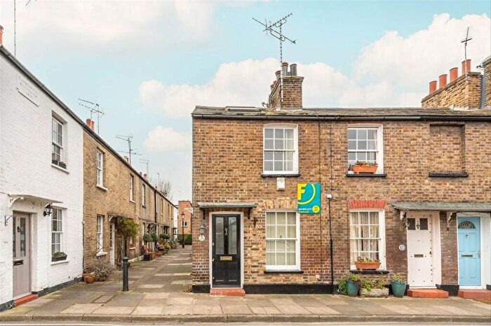 2 Bedroom End Terrace House To Rent In Lancaster Cottages, Richmond, TW10