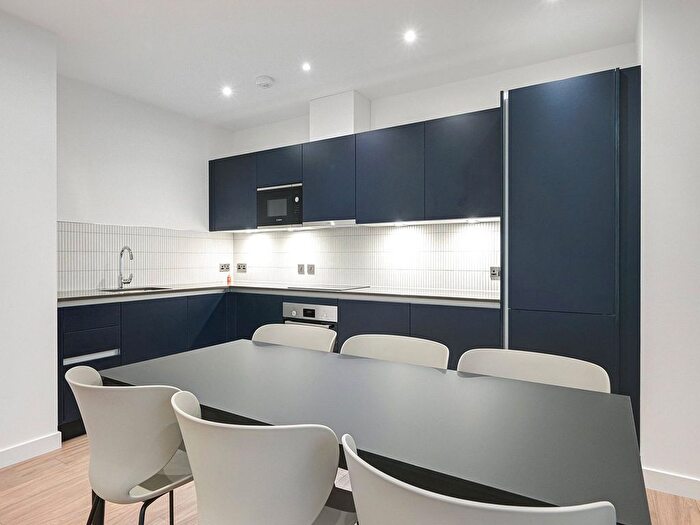 3 Bedroom Flat To Rent In Uncle Acton, Victoria Road, W3