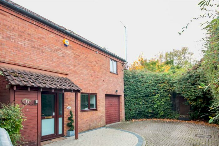 3 Bedroom Detached House To Rent In Turners Mews, Neath Hill, MK14