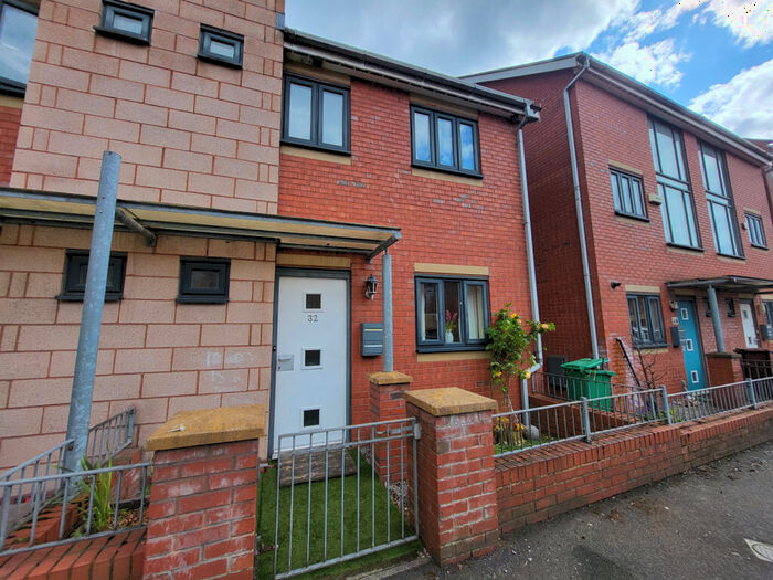3 Bedroom Semi-Detached House To Rent In Reilly Street, Hulme, Manchester., M15