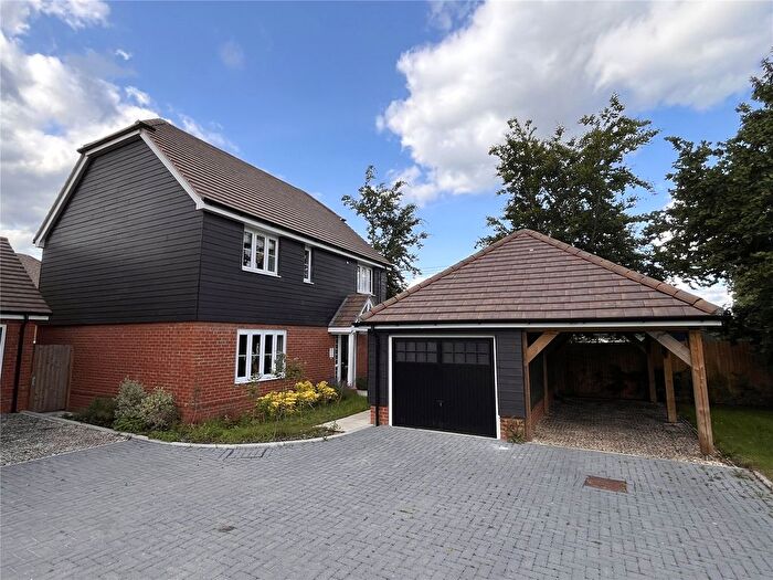 4 Bedroom Detached House For Sale In Fuggle Hop Close, Tongham, Farnham, Surrey, GU10