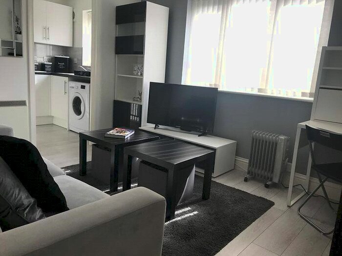 1 Bedroom Flat To Rent In Chestnut Road, Vange, Pitsea, SS16