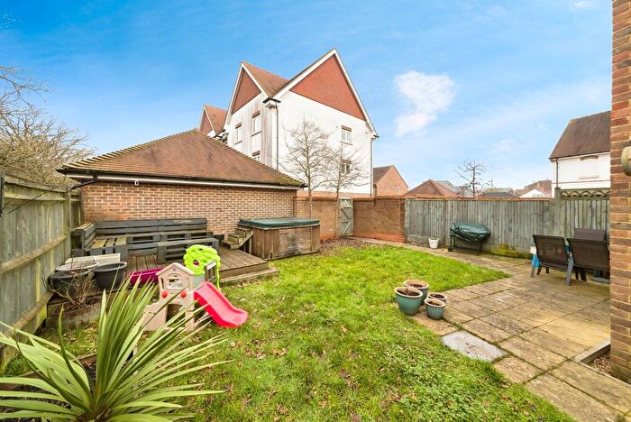2 Bedroom Semi-Detached House For Sale In Holmbush End, Faygate, Horsham, West Sussex, RH12