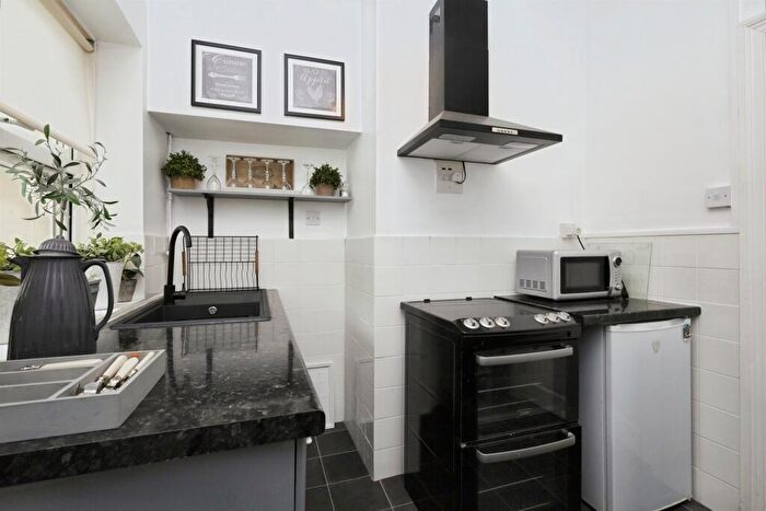 1 Bedroom Apartment For Sale In Wilmington Square, Eastbourne, BN21