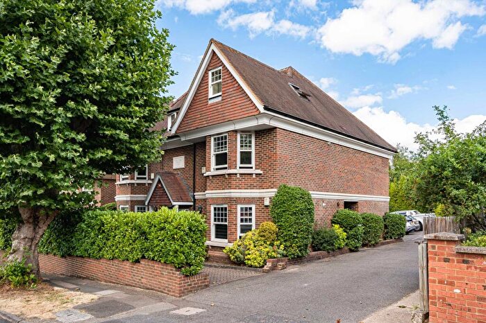 2 Bedroom Flat For Sale In Park Rise, Hill Rise Court Park Rise, KT22