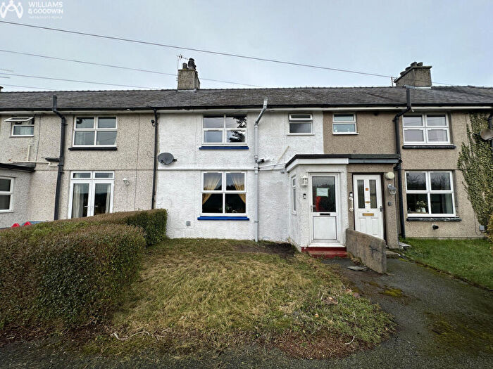 3 Bedroom Terraced House For Sale In Ffordd Brynsiencyn, Llanfairpwllgwyngyll, Isle Of Anglesey, LL61