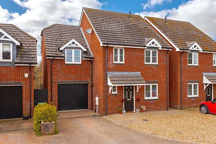 3 Bedroom Detached House For Sale In Weald Place, Worthing, BN13