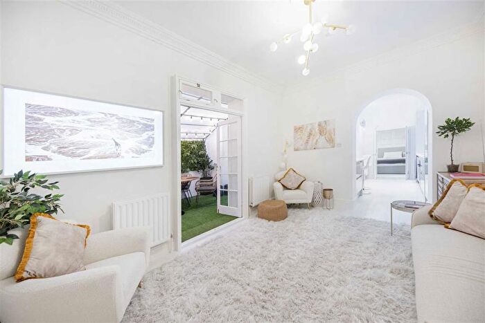 2 Bedroom Flat To Rent In Queen's Gate Terrace, South Kensington, SW7