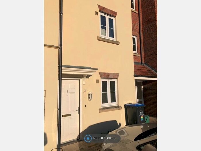 2 Bedroom Flat To Rent In Winn Close, Kenilworth, CV8