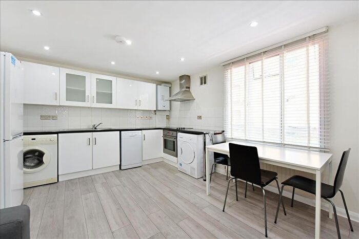 3 Bedroom Flat To Rent In Kings Cross Road, Kings Cross, WC1X