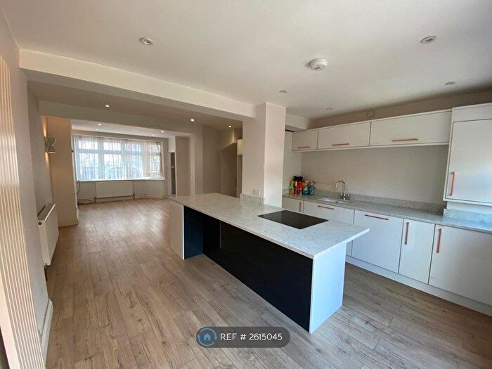 3 Bedroom Terraced House To Rent In Pembroke Avenue, Enfield, EN1