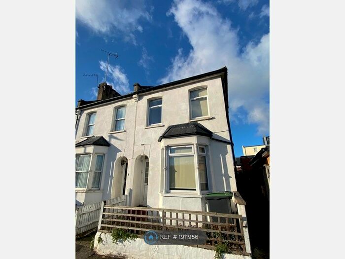 3 Bedroom End Of Terrace House To Rent In Palace Road, London, N11
