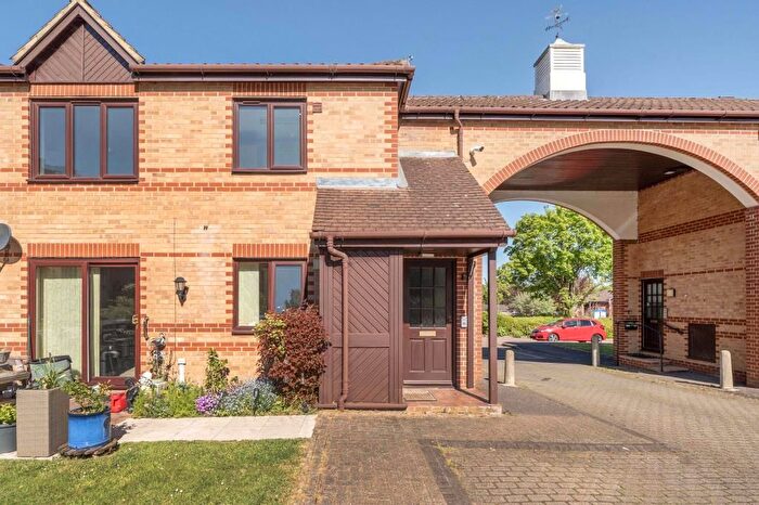 2 Bedroom Flat For Sale In Gershwin Court, Brighton Hill, RG22