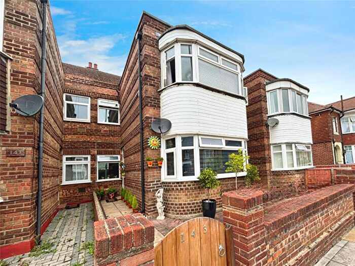 2 Bedroom Apartment For Sale In Northern Parade, Portsmouth, Hampshire, PO2