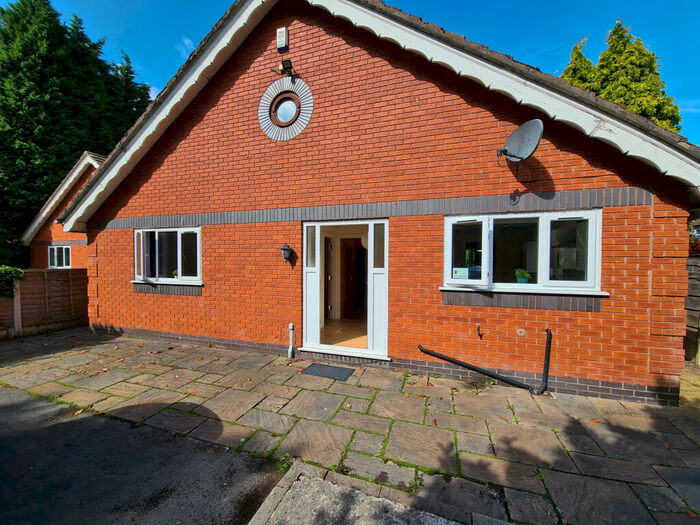 6 Bedroom House To Rent In Wald Avenue, Manchester, M14